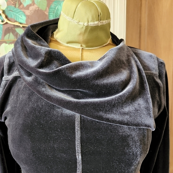 Velvet Turtleneck Pullover Size XS - Picture 2 of 12